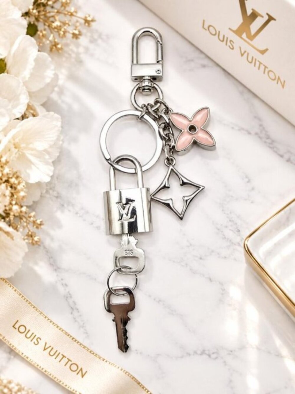 Authentic Louis Vuitton Padlock Silver 🔒KeySet +Unbranded Clover Keychain Charm